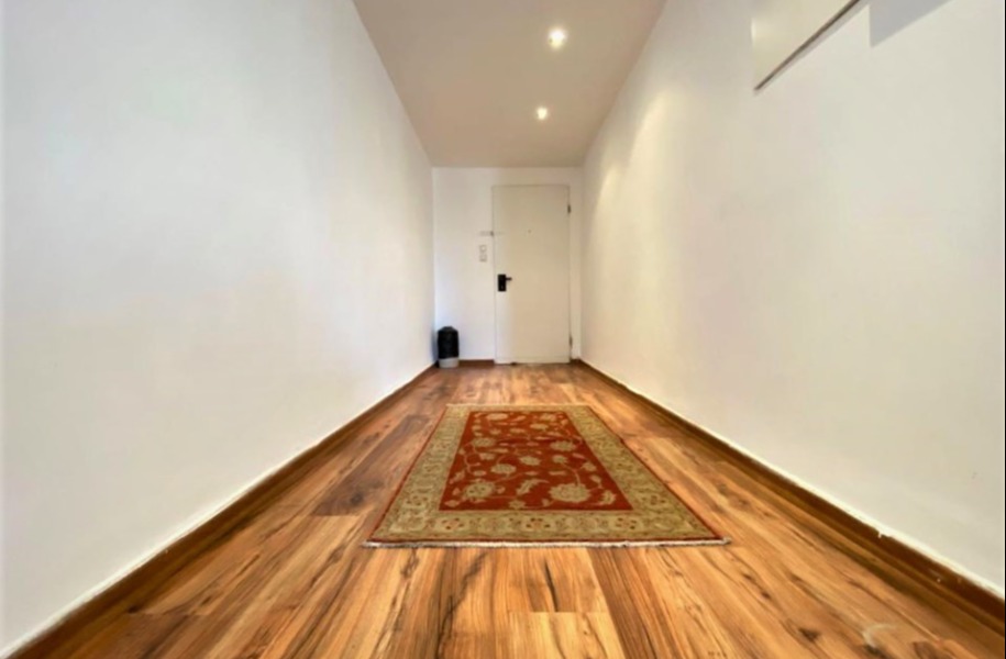 Entrance with parquet floor